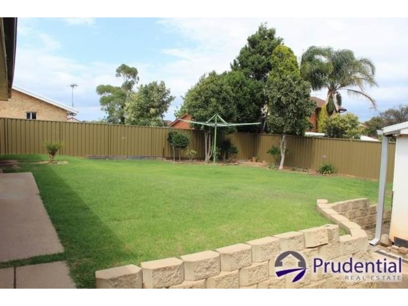 4 Brial Place, Minto NSW 2566