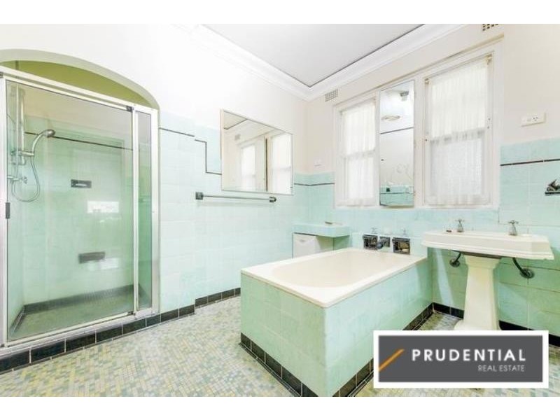 136 Lindesay Street, Campbelltown NSW 2560