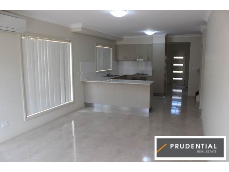 8/4 Feldspar Road, Eagle Vale NSW 2558