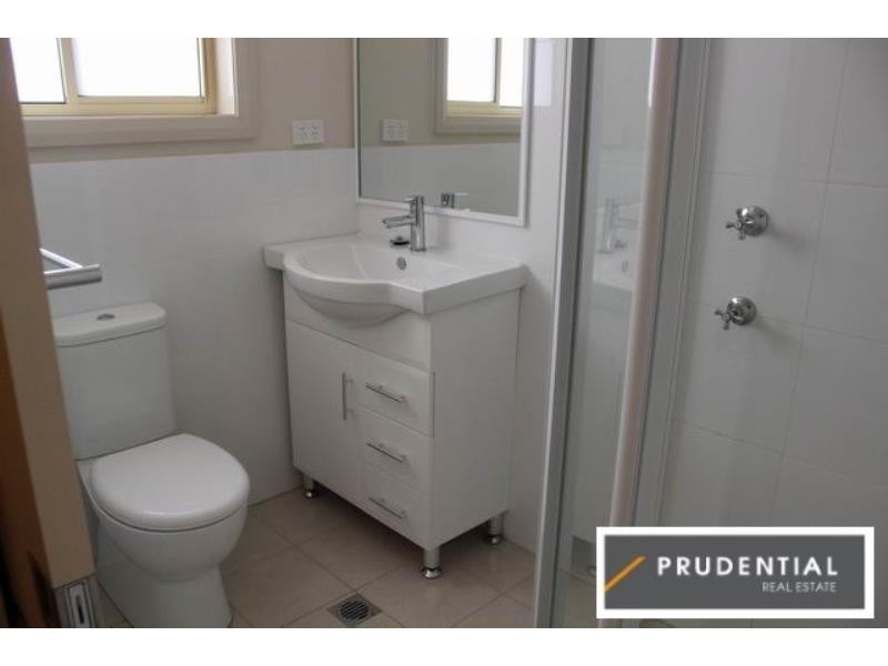 8/4 Feldspar Road, Eagle Vale NSW 2558