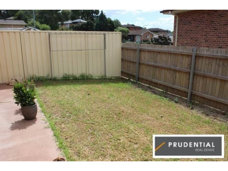 8/4 Feldspar Road, Eagle Vale NSW 2558