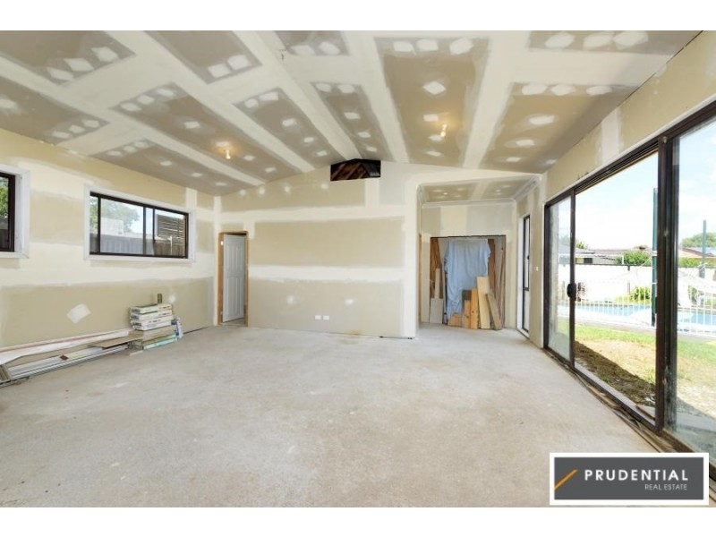 15 Donalbain Circuit, Rosemeadow NSW 2560