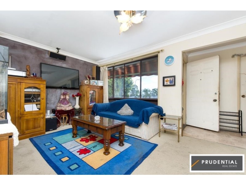 15 Donalbain Circuit, Rosemeadow NSW 2560