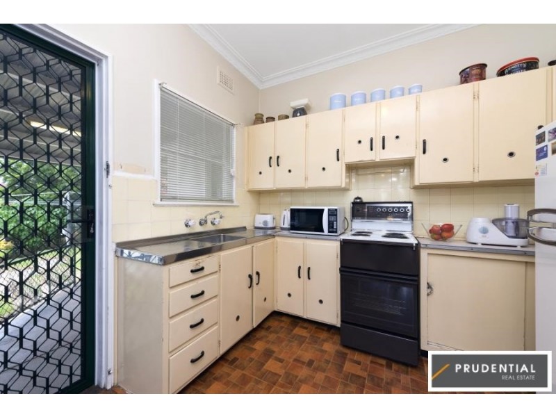 10 Rosalind Crescent, Campbelltown NSW 2560