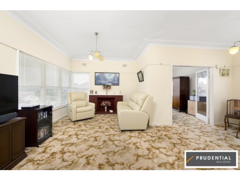 10 Rosalind Crescent, Campbelltown NSW 2560