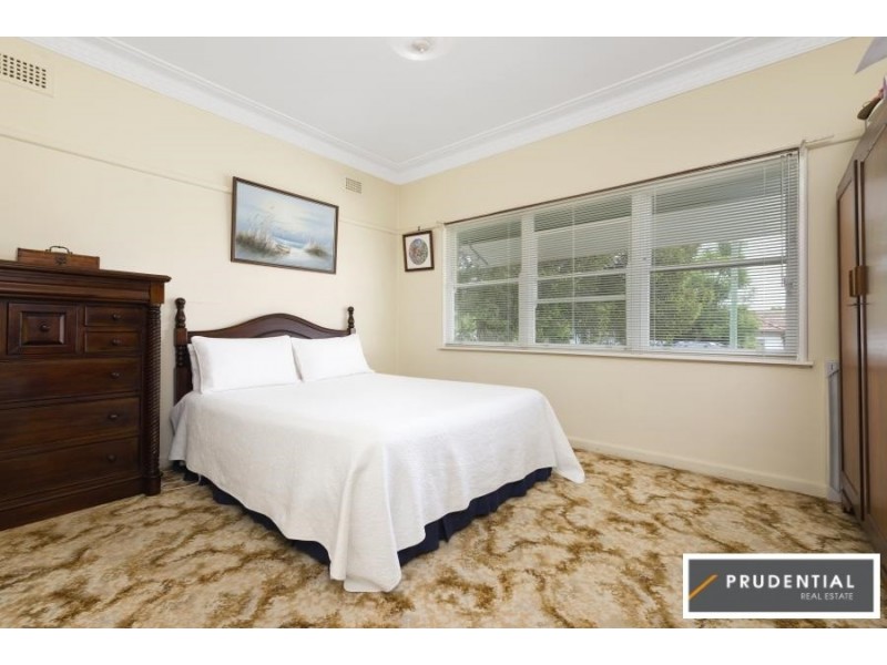 10 Rosalind Crescent, Campbelltown NSW 2560