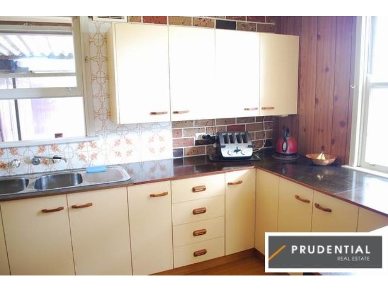 21 Carrington Circuit, Leumeah NSW 2560