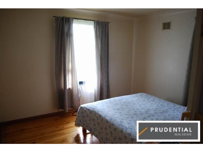 21 Carrington Circuit, Leumeah NSW 2560