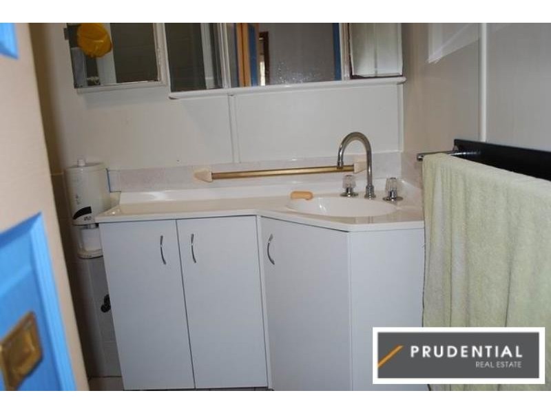 21 Carrington Circuit, Leumeah NSW 2560