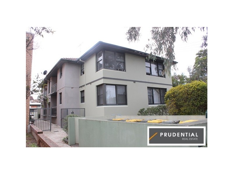 6/4 Sturt Street, Campbelltown NSW 2560