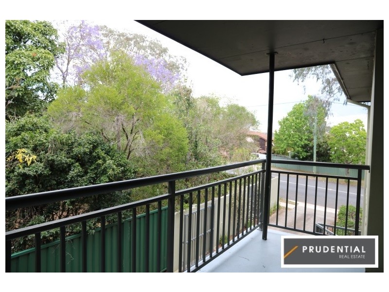 6/4 Sturt Street, Campbelltown NSW 2560