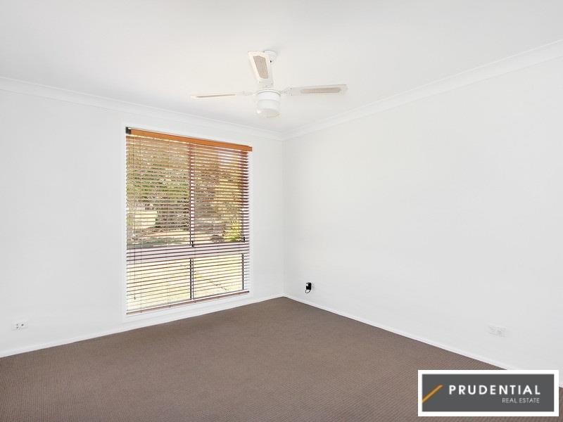 18 Davy Place, St Helens Park NSW 2560