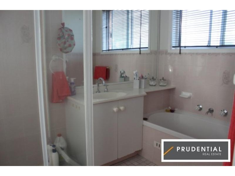 18 Davy Place, St Helens Park NSW 2560