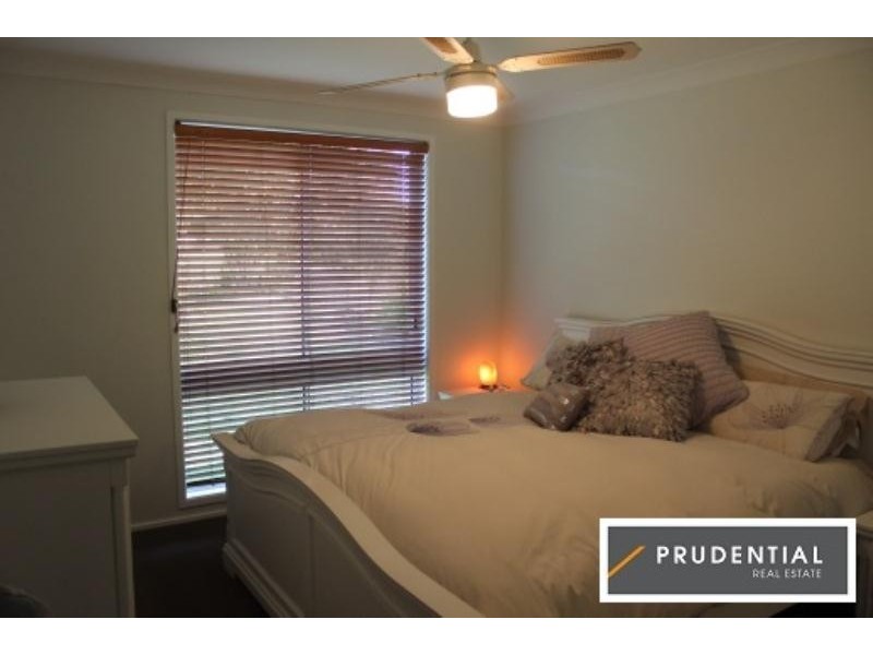 18 Davy Place, St Helens Park NSW 2560