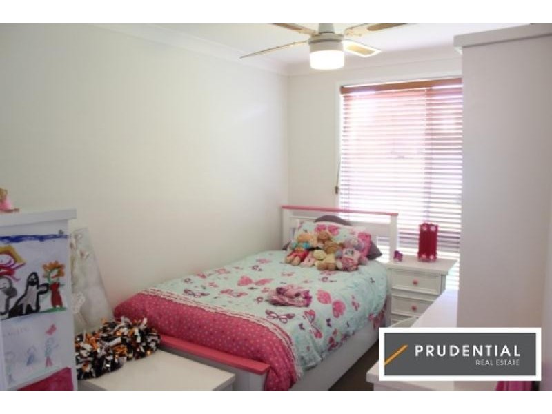 18 Davy Place, St Helens Park NSW 2560