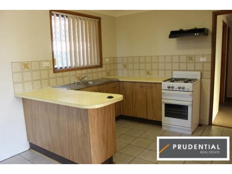 24 Lorenzo Crescent, Rosemeadow NSW 2560