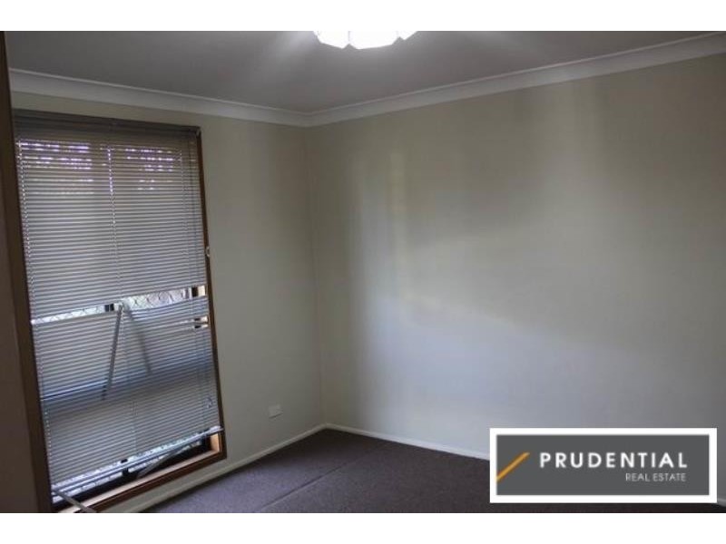 24 Lorenzo Crescent, Rosemeadow NSW 2560