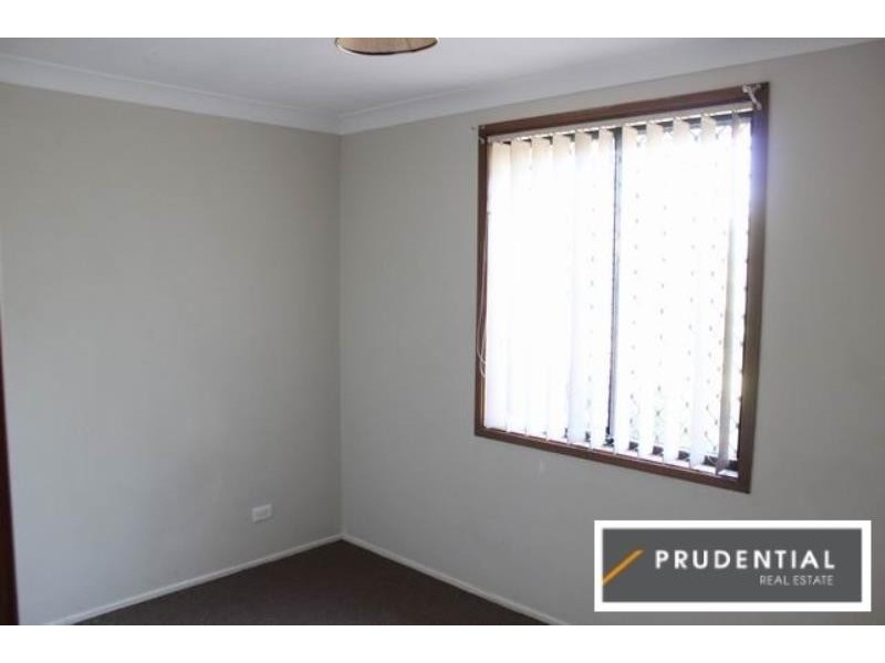 24 Lorenzo Crescent, Rosemeadow NSW 2560