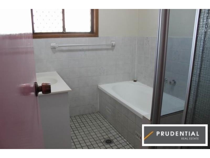 24 Lorenzo Crescent, Rosemeadow NSW 2560