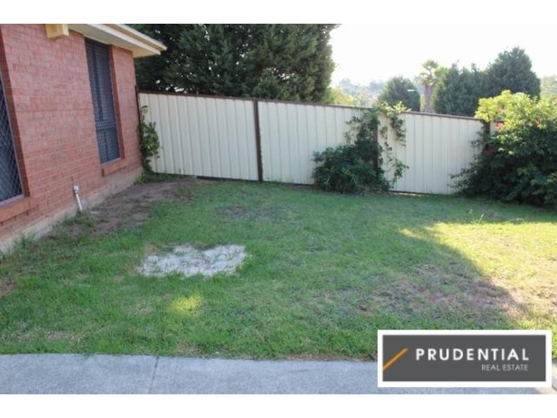 24 Lorenzo Crescent, Rosemeadow NSW 2560