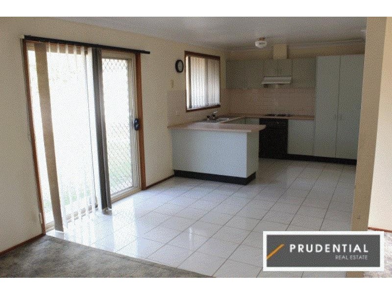 2/14 Bird Place, St Helens Park NSW 2560