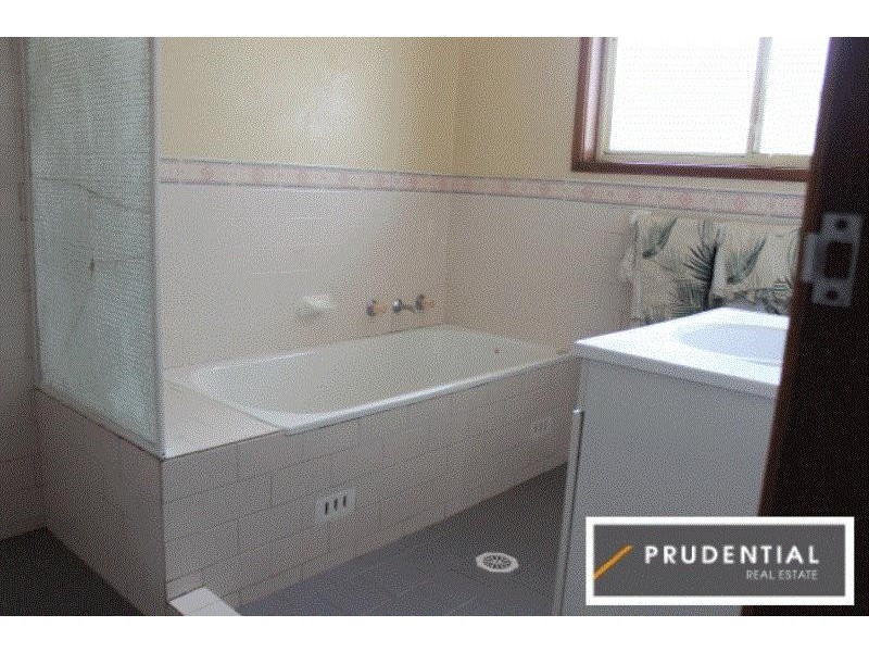 2/14 Bird Place, St Helens Park NSW 2560