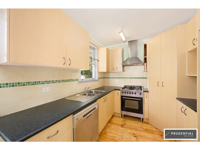 8 Middleton Road, Leumeah NSW 2560