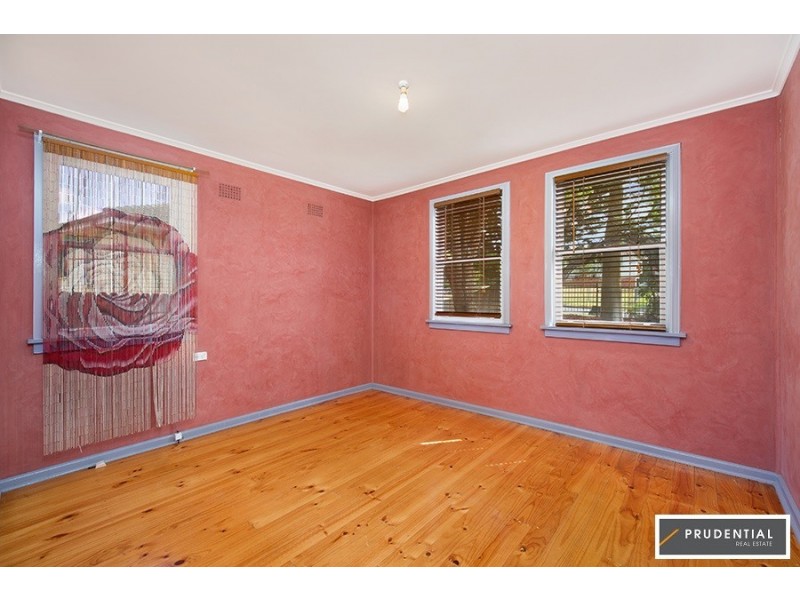 8 Middleton Road, Leumeah NSW 2560