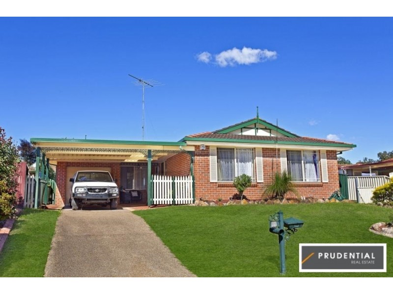 11 Gunn Place, St Helens Park NSW 2560