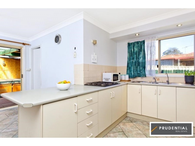 11 Gunn Place, St Helens Park NSW 2560