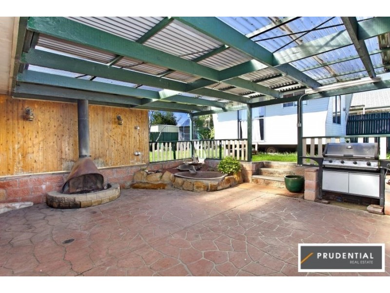 11 Gunn Place, St Helens Park NSW 2560