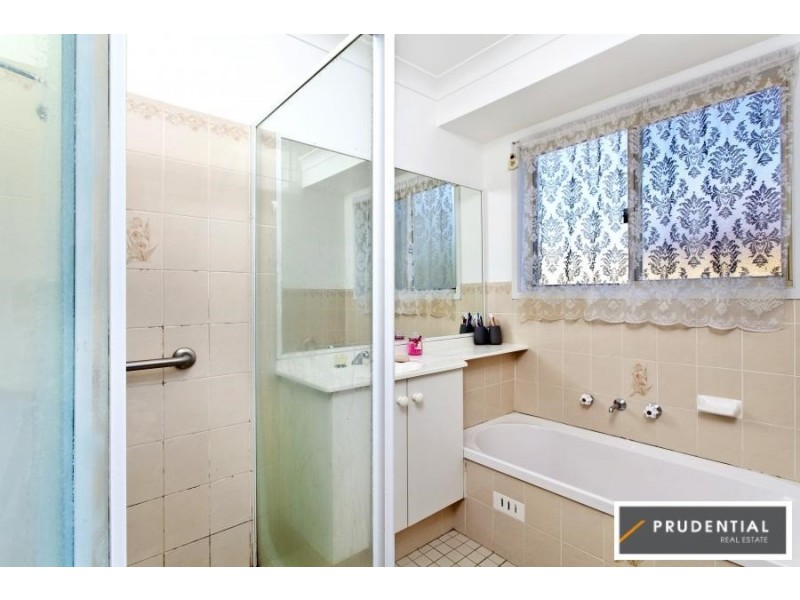11 Gunn Place, St Helens Park NSW 2560