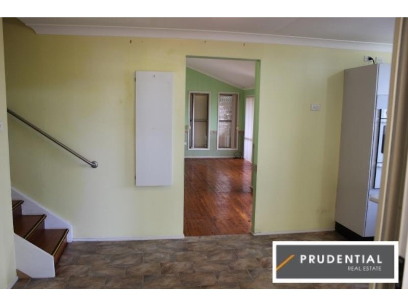 1 Merdle Place, Ambarvale NSW 2560