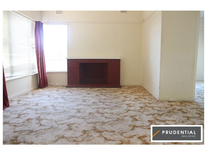 10 Rosalind Crescent, Campbelltown NSW 2560