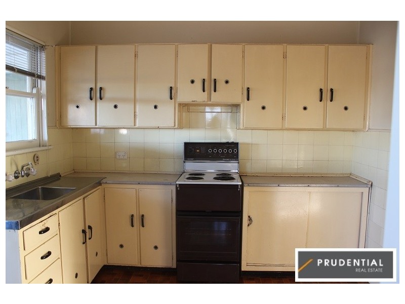 10 Rosalind Crescent, Campbelltown NSW 2560