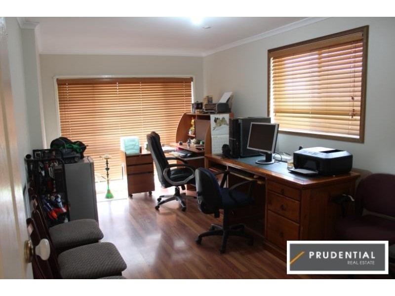 5 Blunt Place, Rosemeadow NSW 2560