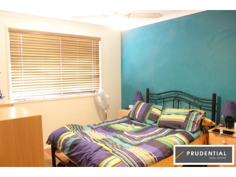 5 Blunt Place, Rosemeadow NSW 2560