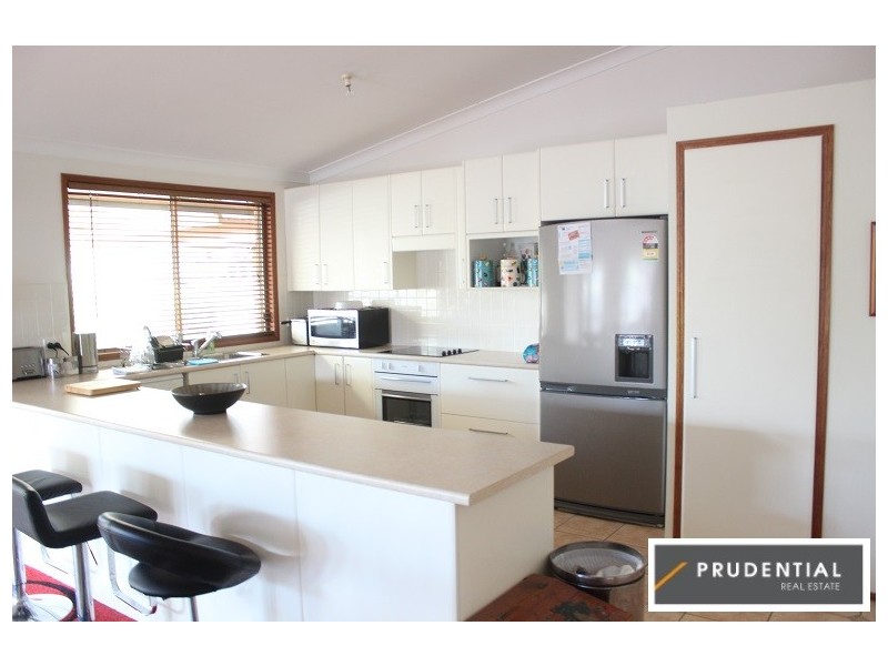 89 Cleopatra Drive, Rosemeadow NSW 2560