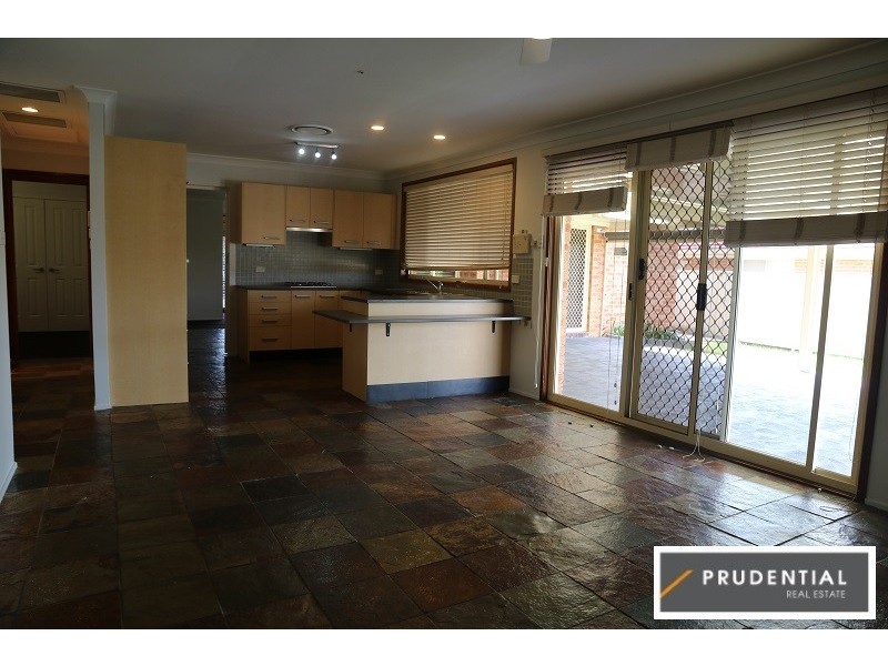 6 Balthasar Close, Rosemeadow NSW 2560