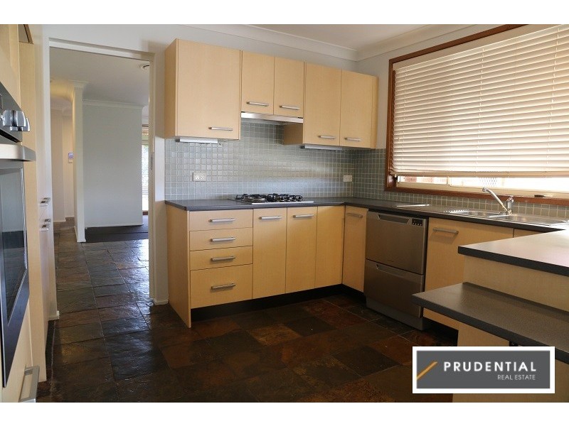 6 Balthasar Close, Rosemeadow NSW 2560