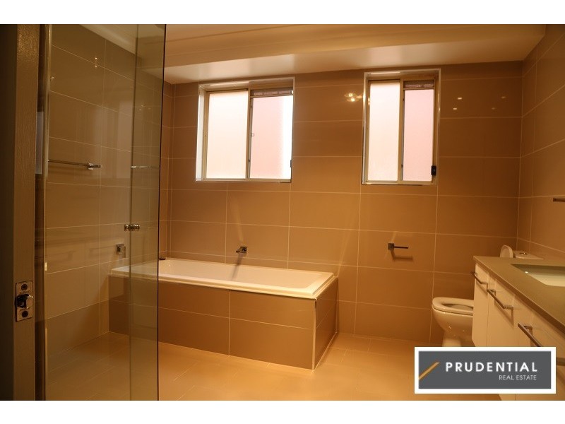 6 Balthasar Close, Rosemeadow NSW 2560