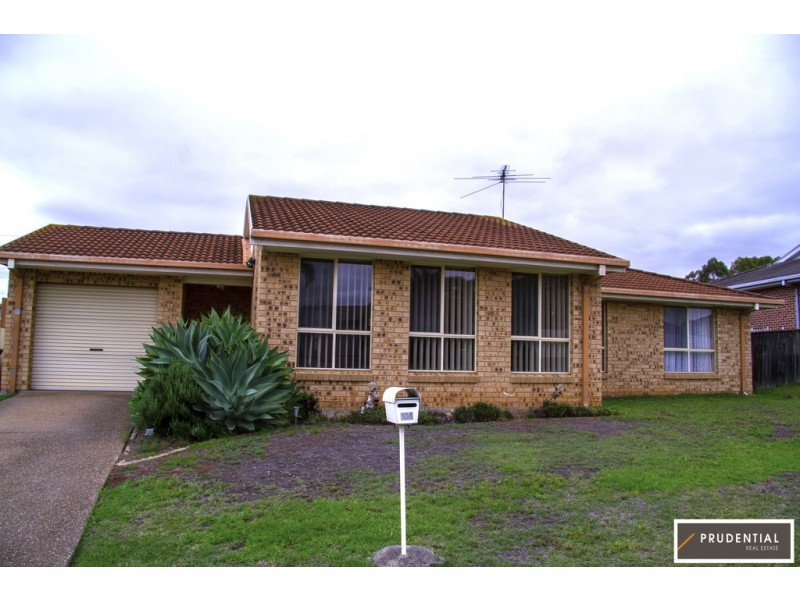 104 Cleopatra Drive, Rosemeadow NSW 2560