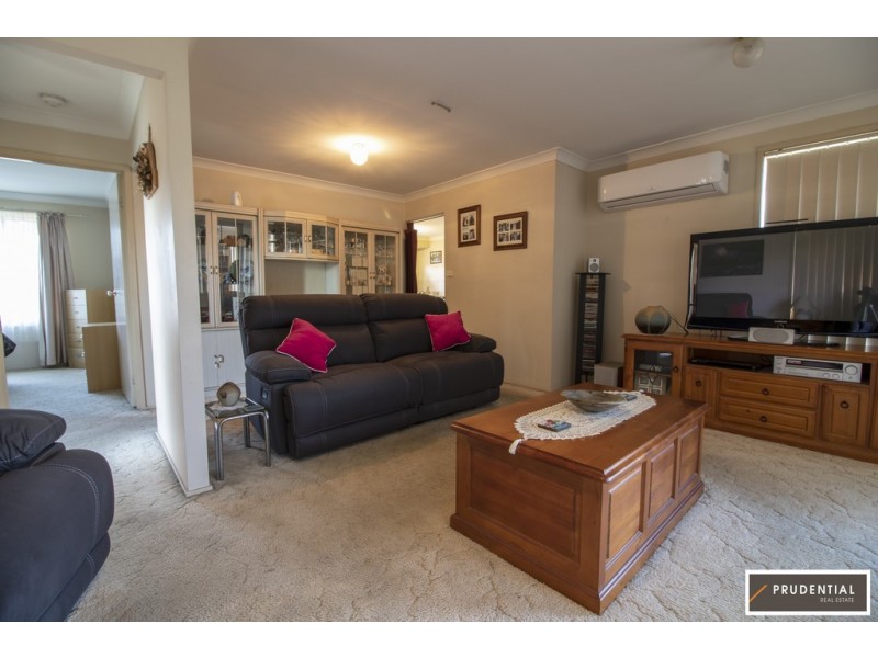 104 Cleopatra Drive, Rosemeadow NSW 2560