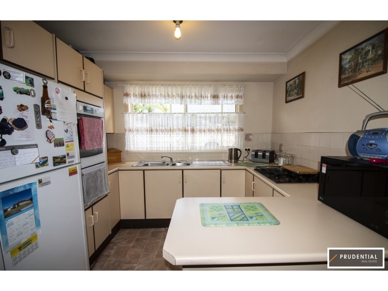 104 Cleopatra Drive, Rosemeadow NSW 2560