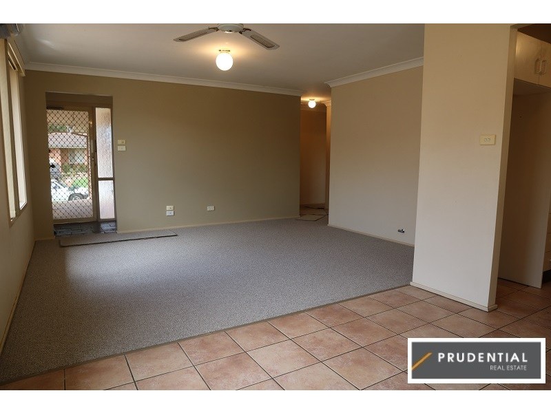 4 Gadshill Place, Rosemeadow NSW 2560
