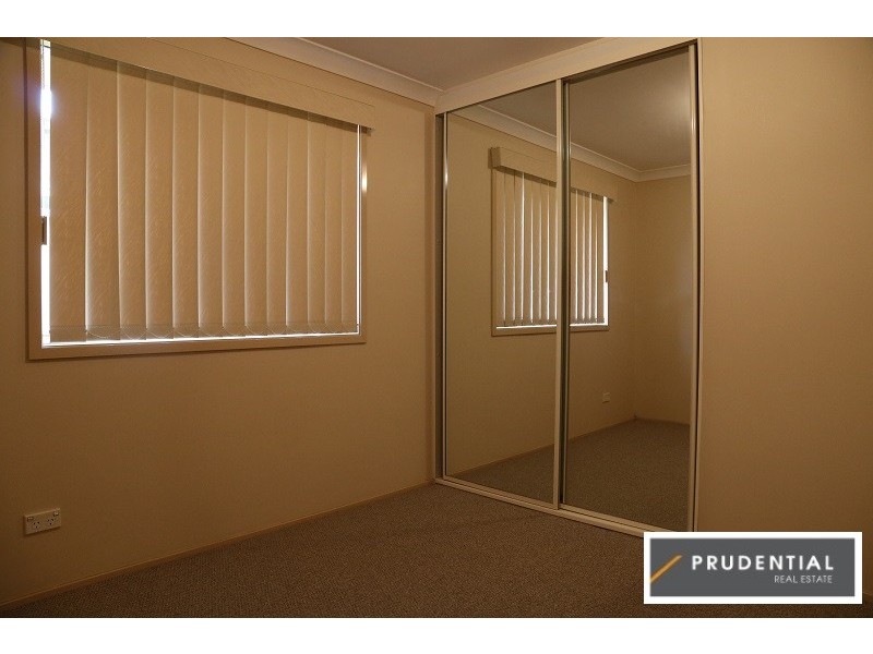 4 Gadshill Place, Rosemeadow NSW 2560