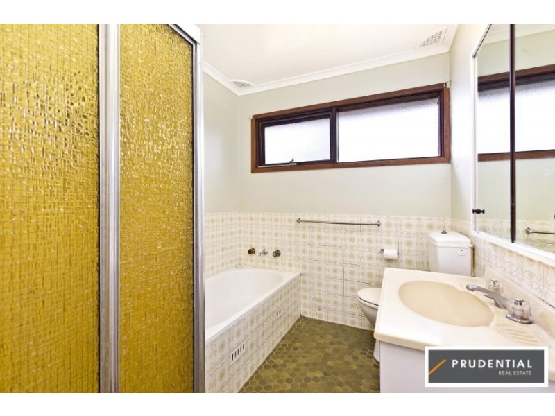 1 Deveron Place, St Andrews NSW 2566