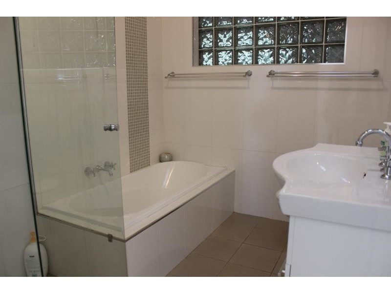 4 Albert Place, Leumeah NSW 2560