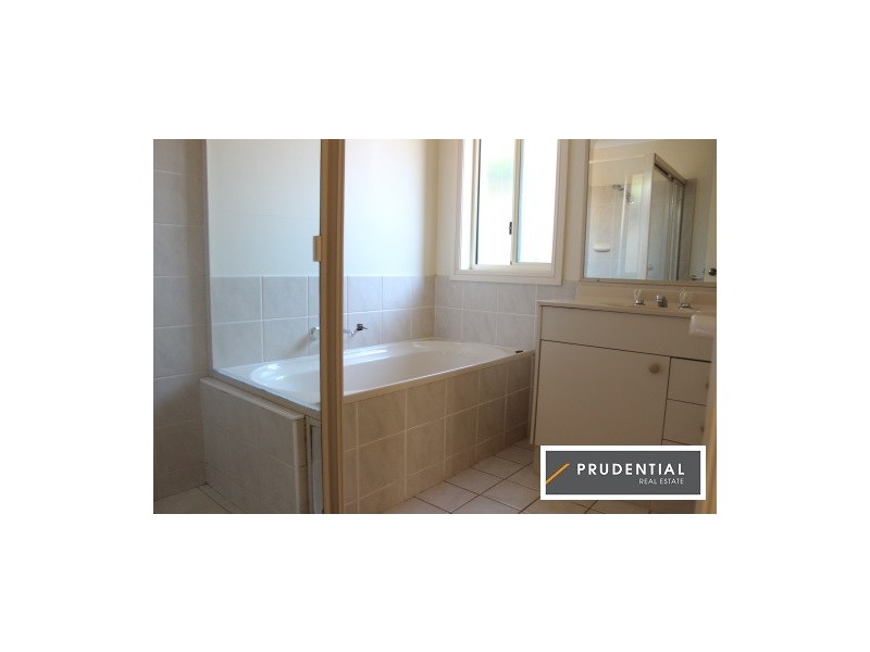 1A Cameron Place, St Helens Park NSW 2560