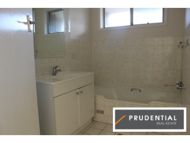 27 Campbellfield Avenue, Bradbury NSW 2560